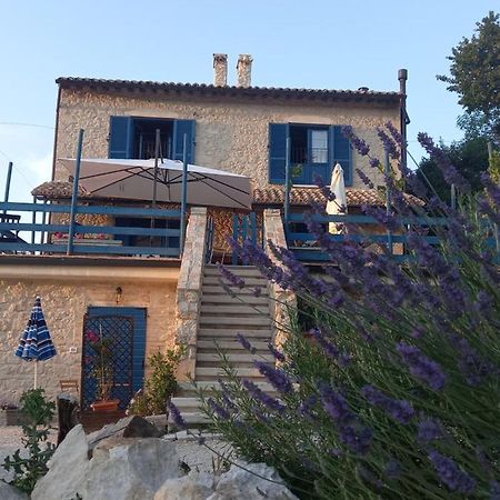 La Casa Dalle Finestre Blu Abbateggio Екстер'єр фото