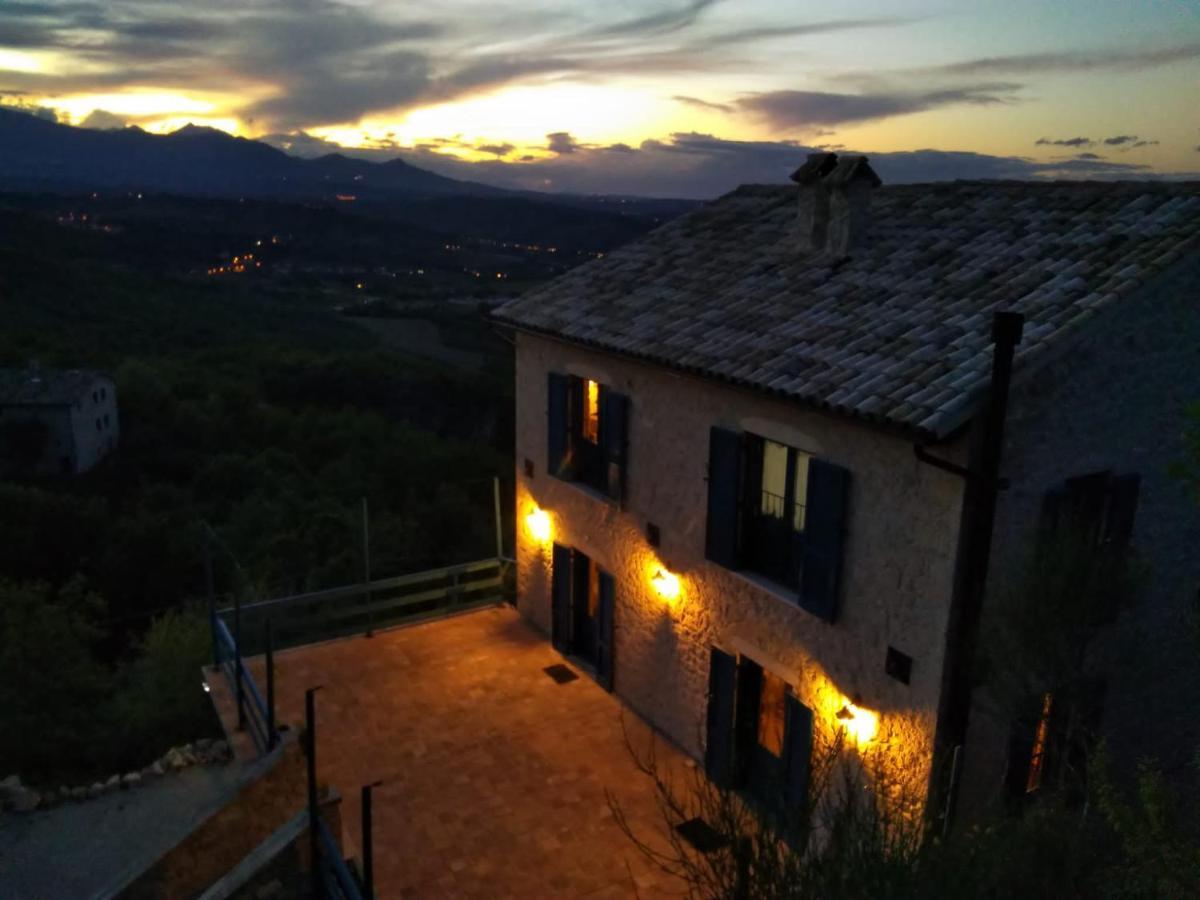 La Casa Dalle Finestre Blu Abbateggio Екстер'єр фото