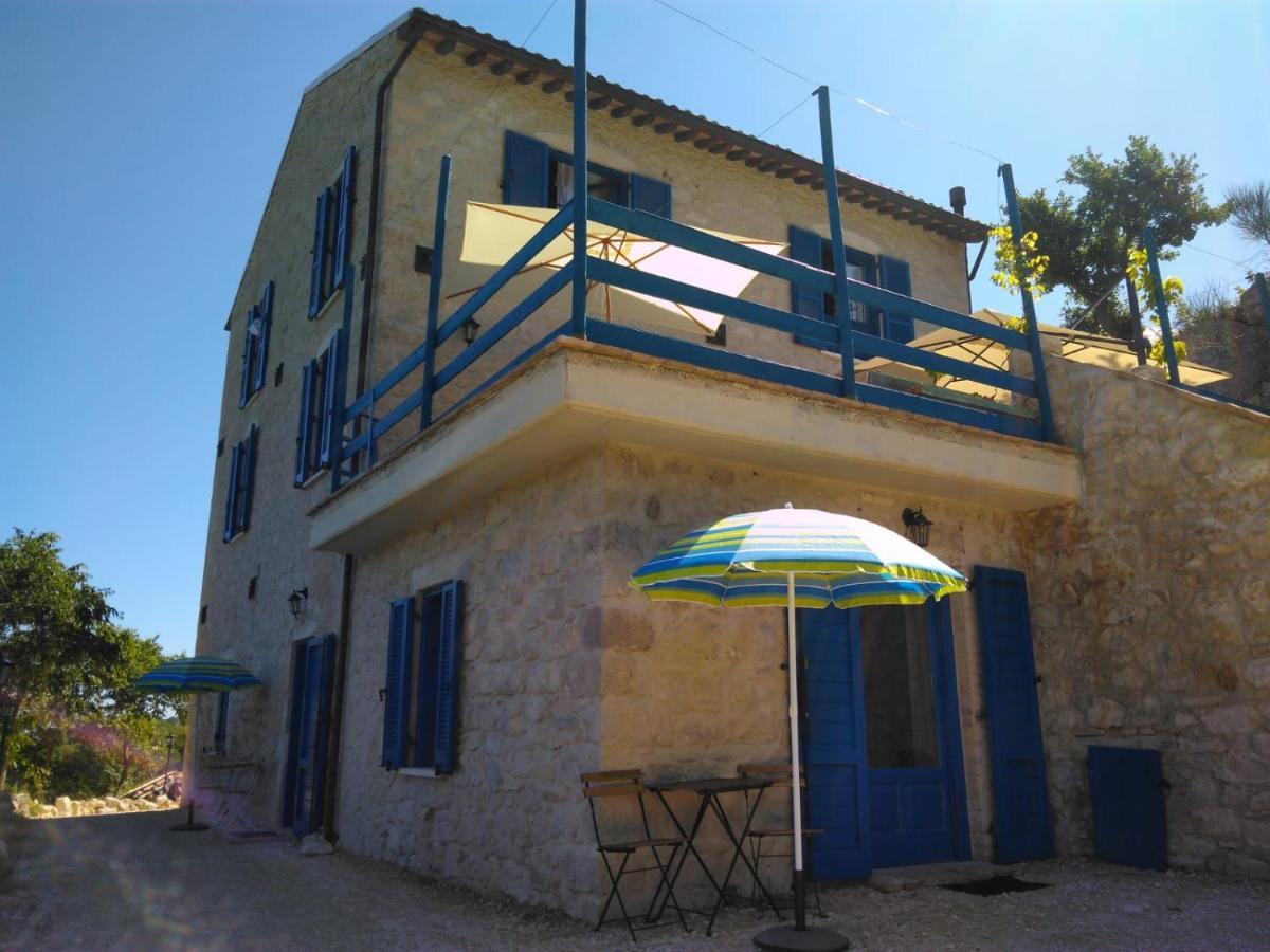 La Casa Dalle Finestre Blu Abbateggio Екстер'єр фото