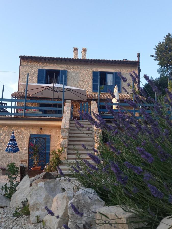 La Casa Dalle Finestre Blu Abbateggio Екстер'єр фото