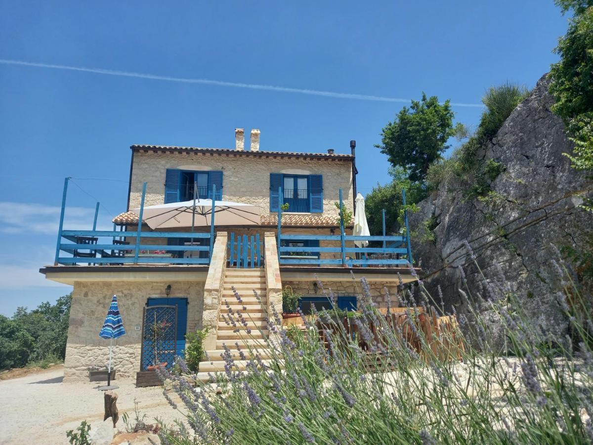 La Casa Dalle Finestre Blu Abbateggio Екстер'єр фото