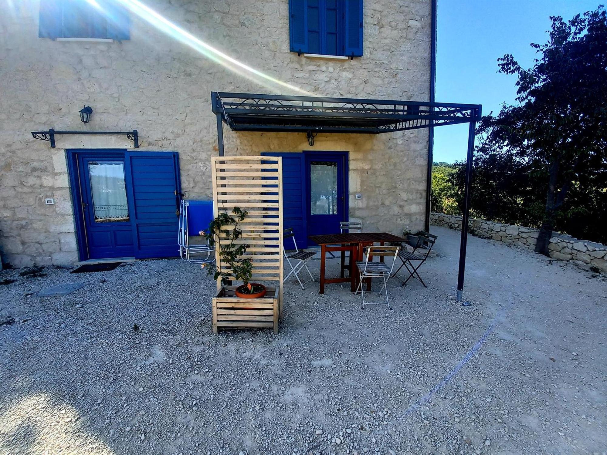 La Casa Dalle Finestre Blu Abbateggio Екстер'єр фото